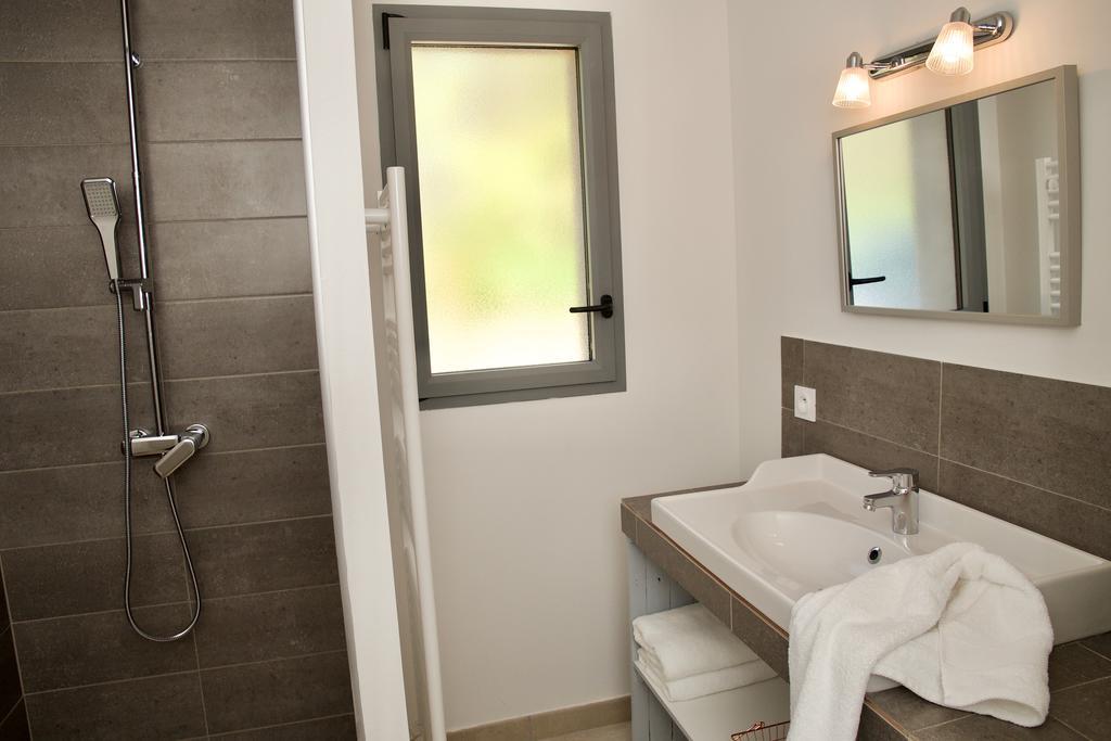 Les Lodges Du Pic Le Triadou Bagian luar foto